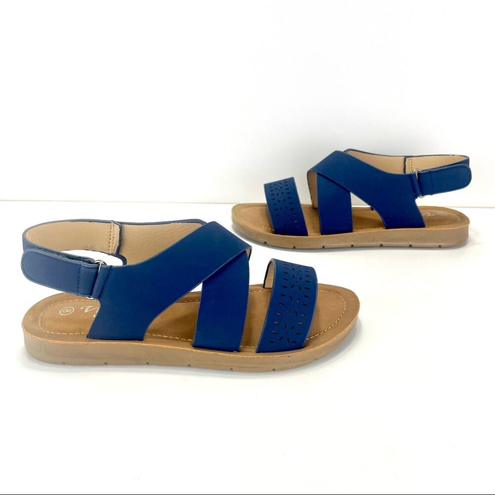 Wells Comfort Women Sandal Sz 8
Blue Crisscross Straps Padded Footbed
Adjustable
